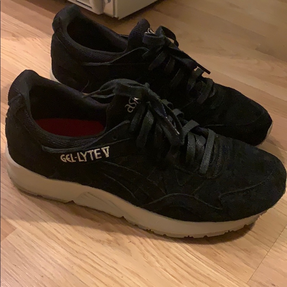 Black ASICS Gel-Lyte V